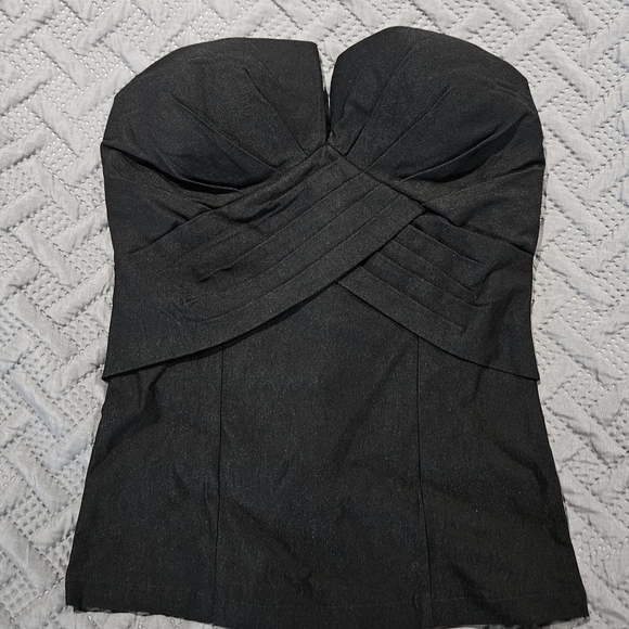 Elegant Black Strapless Dress - Picture 1 of 3